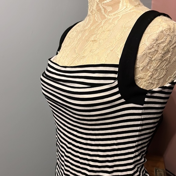 White House Black Market- striped tank with contrast neckline - Picture 5 of 8